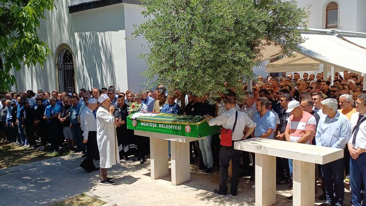 Menteşe, Ali Mutlu Kocaibrahimoğlu’nu Gözyaşlarıyla Uğurladı 2